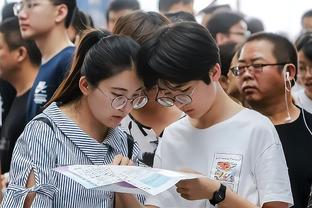 停赛缺阵！C罗在包厢观战利雅得胜利比赛！